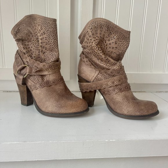 Not Rated Buckle Lace / Sequin Boots - Picture 8 of 10